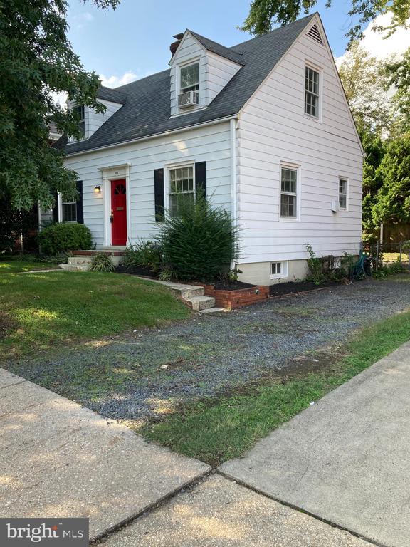 306 E OAK STREET