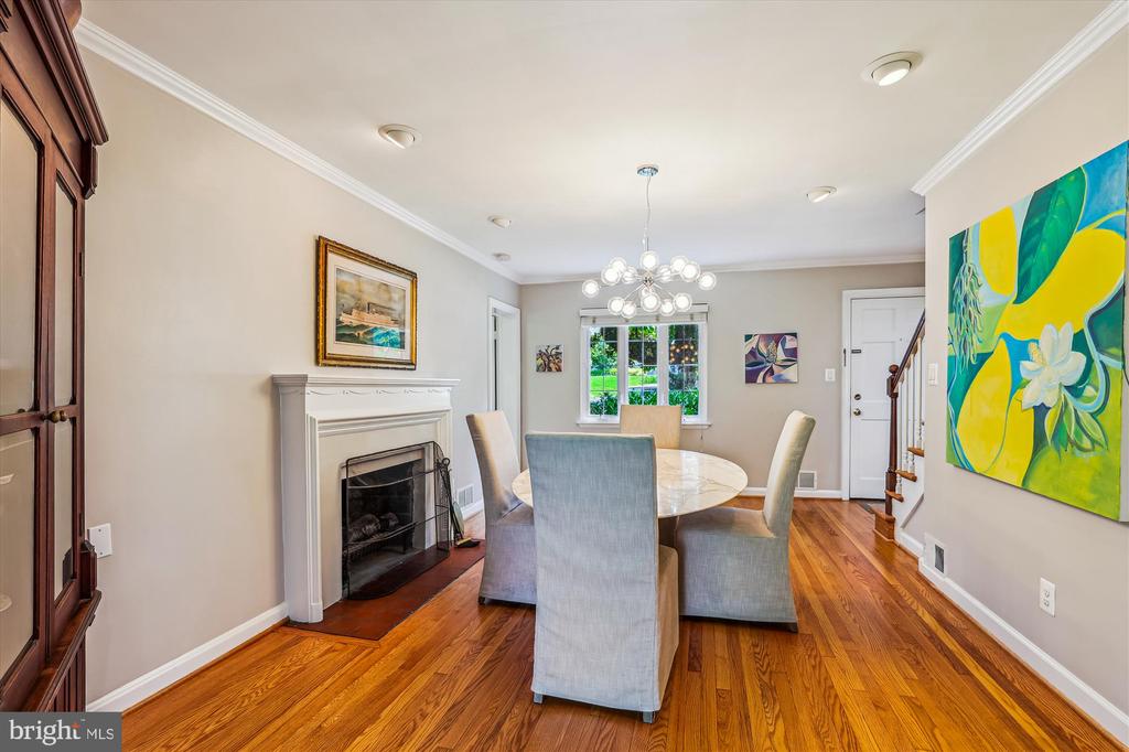 711 N OVERLOOK DRIVE