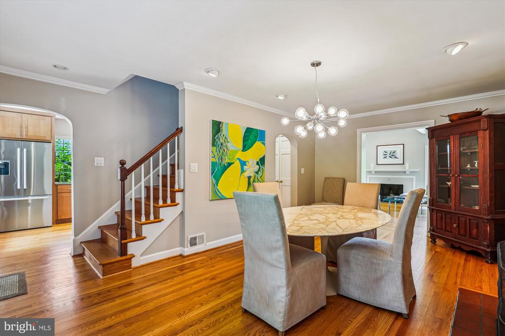 711 N OVERLOOK DRIVE