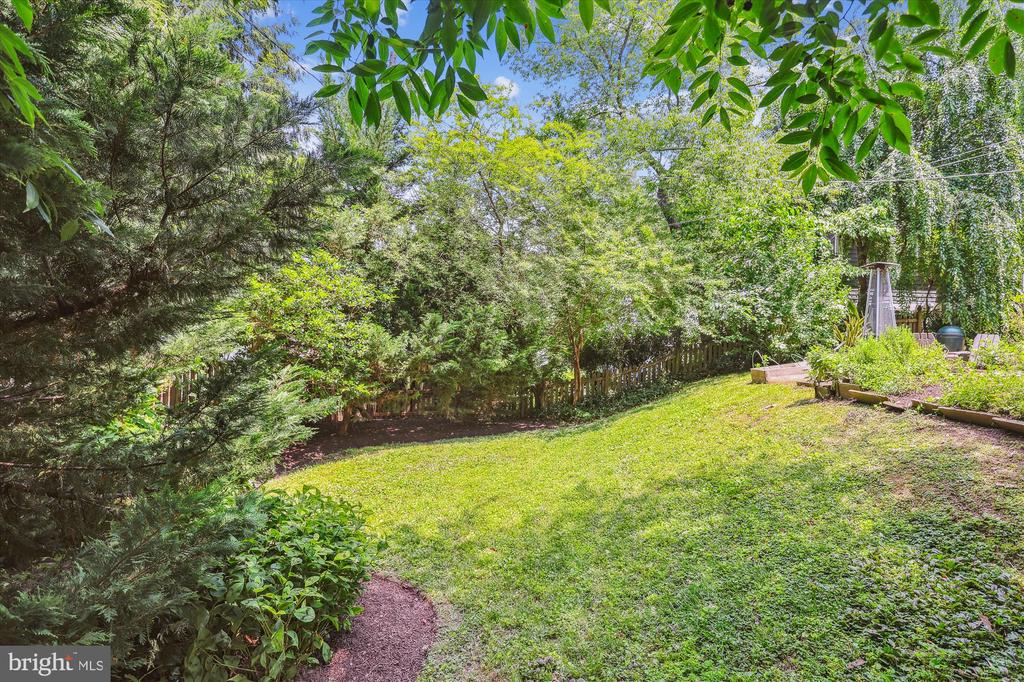 711 N OVERLOOK DRIVE