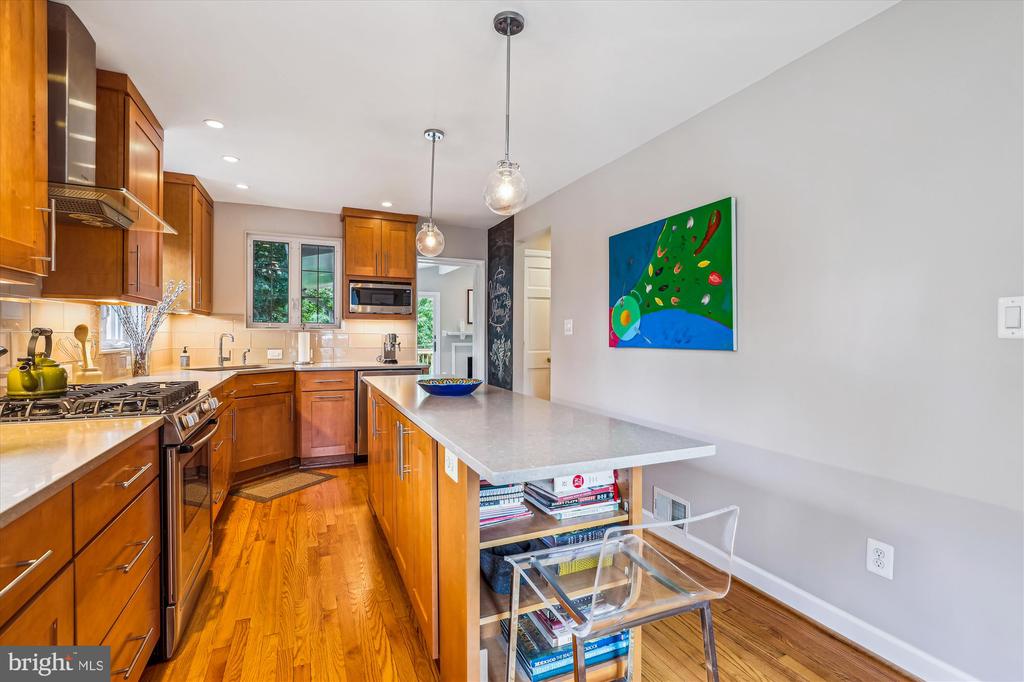 711 N OVERLOOK DRIVE