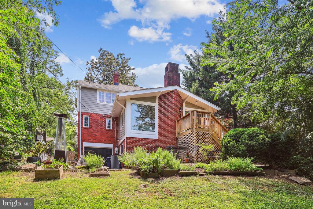 711 N OVERLOOK DRIVE