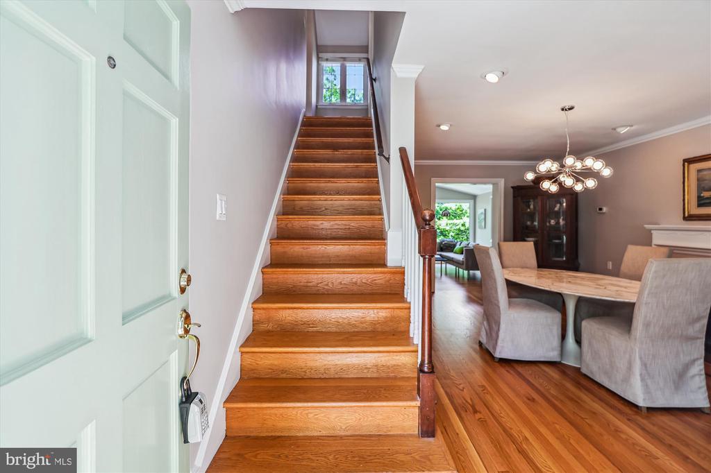 711 N OVERLOOK DRIVE