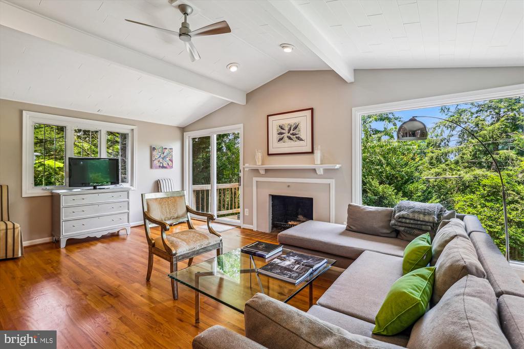 711 N OVERLOOK DRIVE