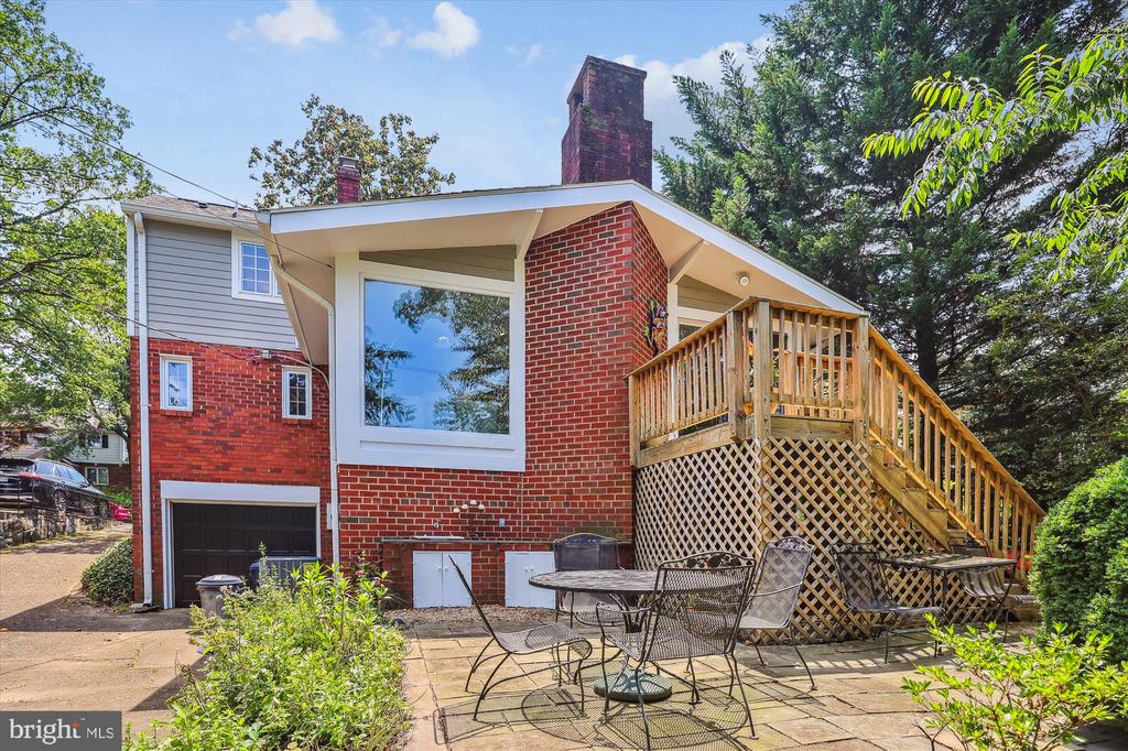 711 N OVERLOOK DRIVE