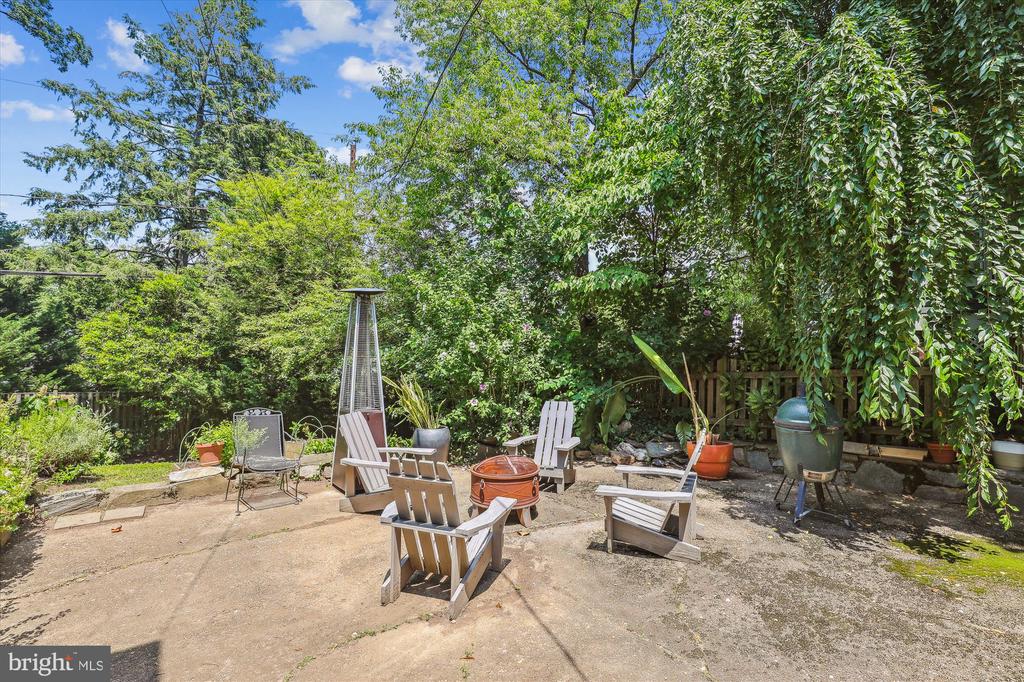 711 N OVERLOOK DRIVE