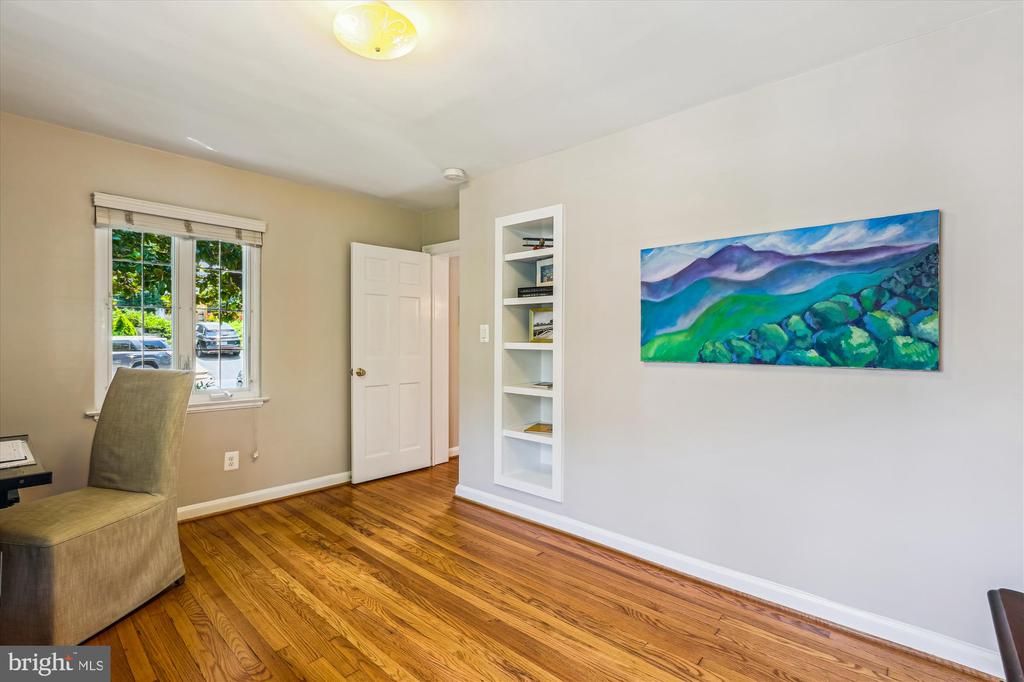711 N OVERLOOK DRIVE