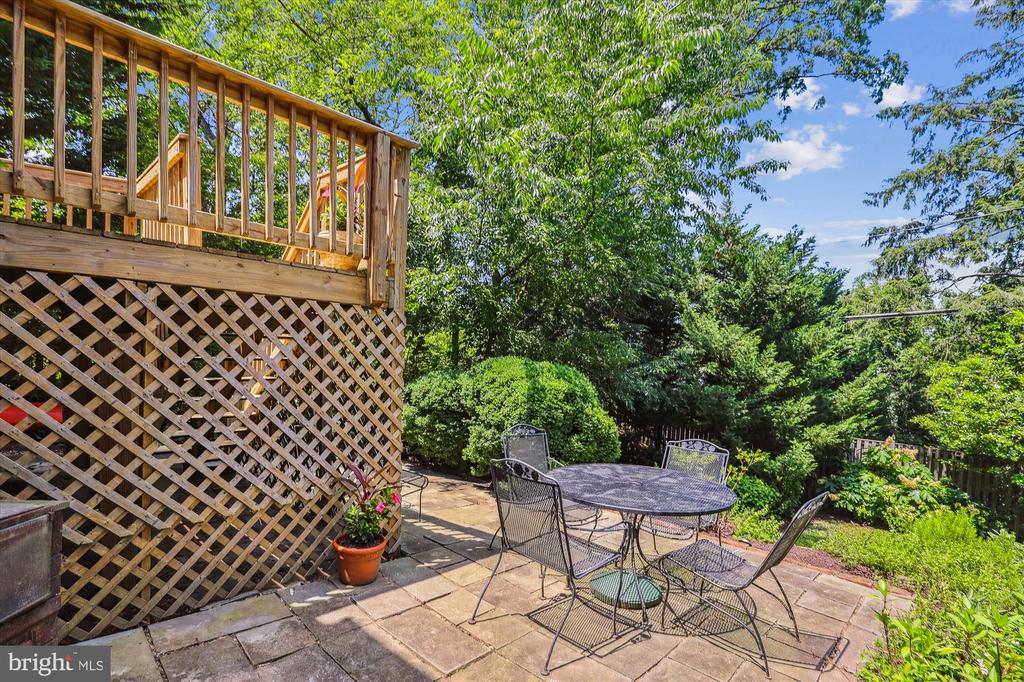 711 N OVERLOOK DRIVE