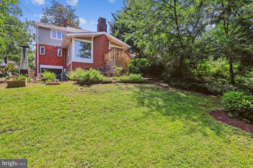 711 N OVERLOOK DRIVE