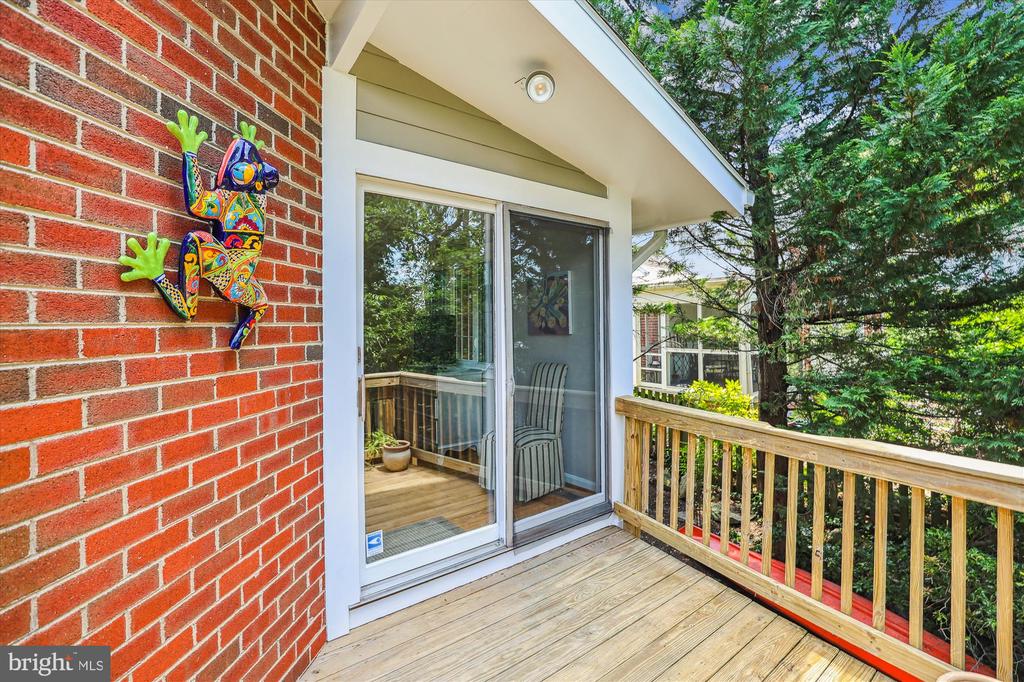 711 N OVERLOOK DRIVE