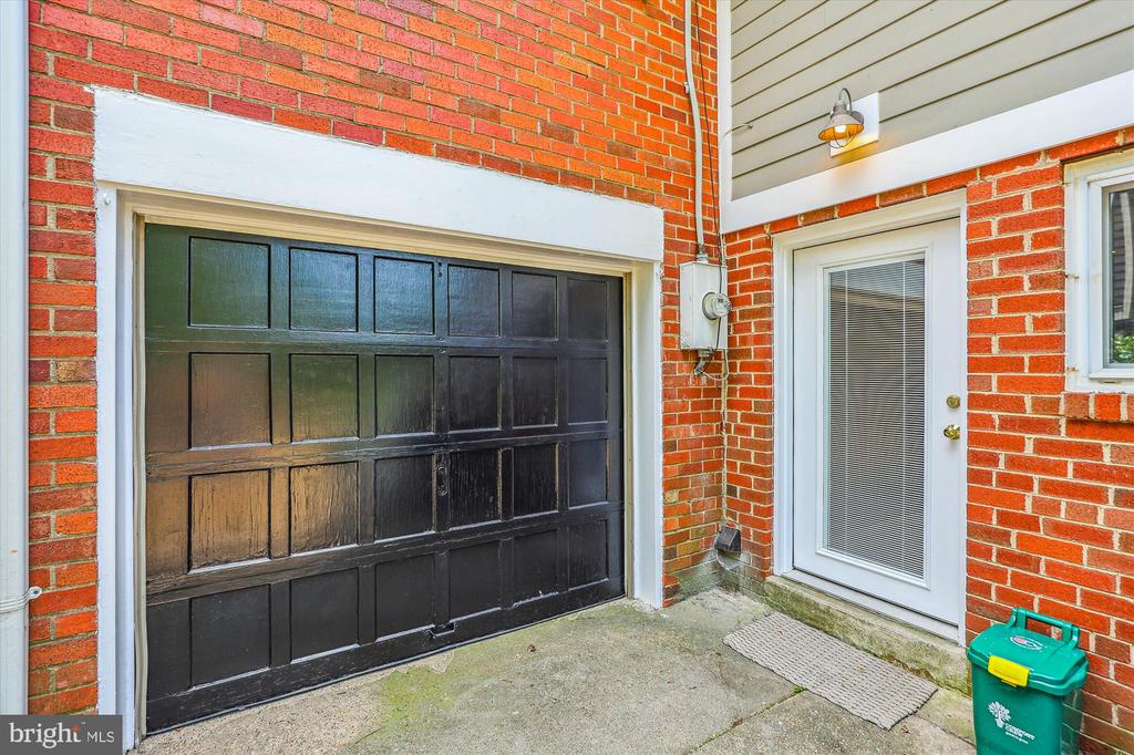 711 N OVERLOOK DRIVE