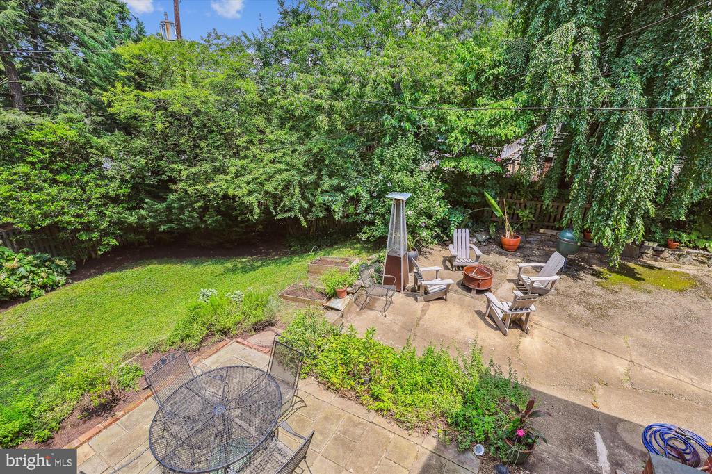 711 N OVERLOOK DRIVE