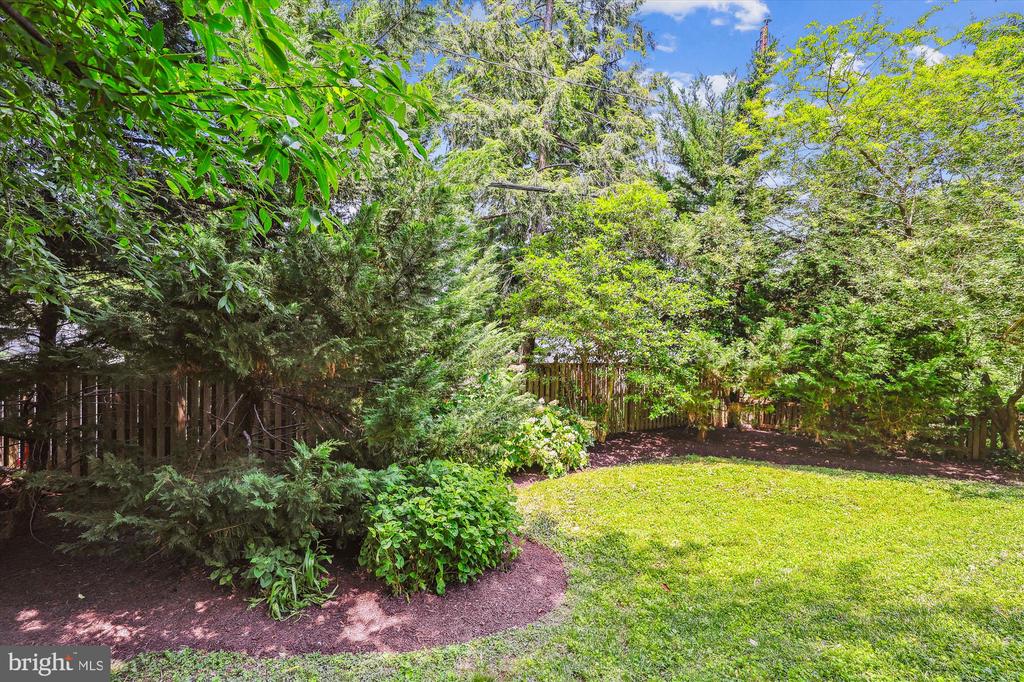 711 N OVERLOOK DRIVE