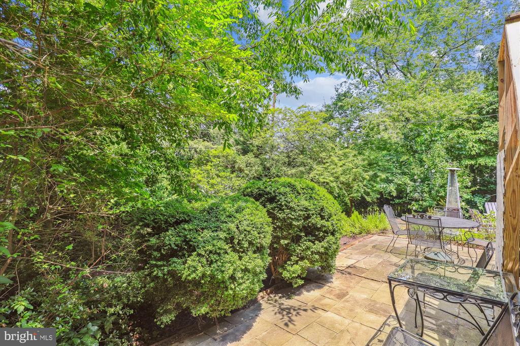 711 N OVERLOOK DRIVE