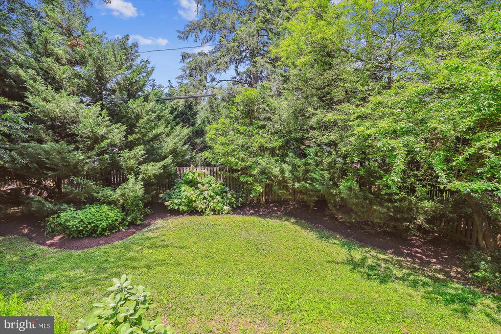 711 N OVERLOOK DRIVE