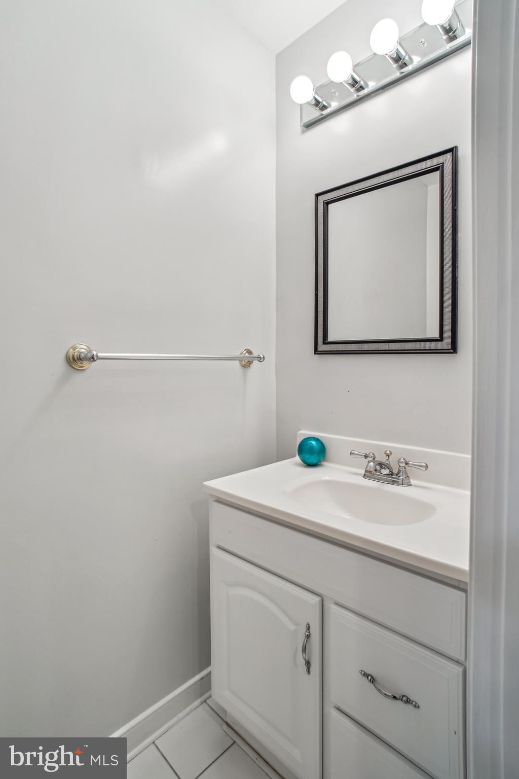 3818 WHITE POST COURT