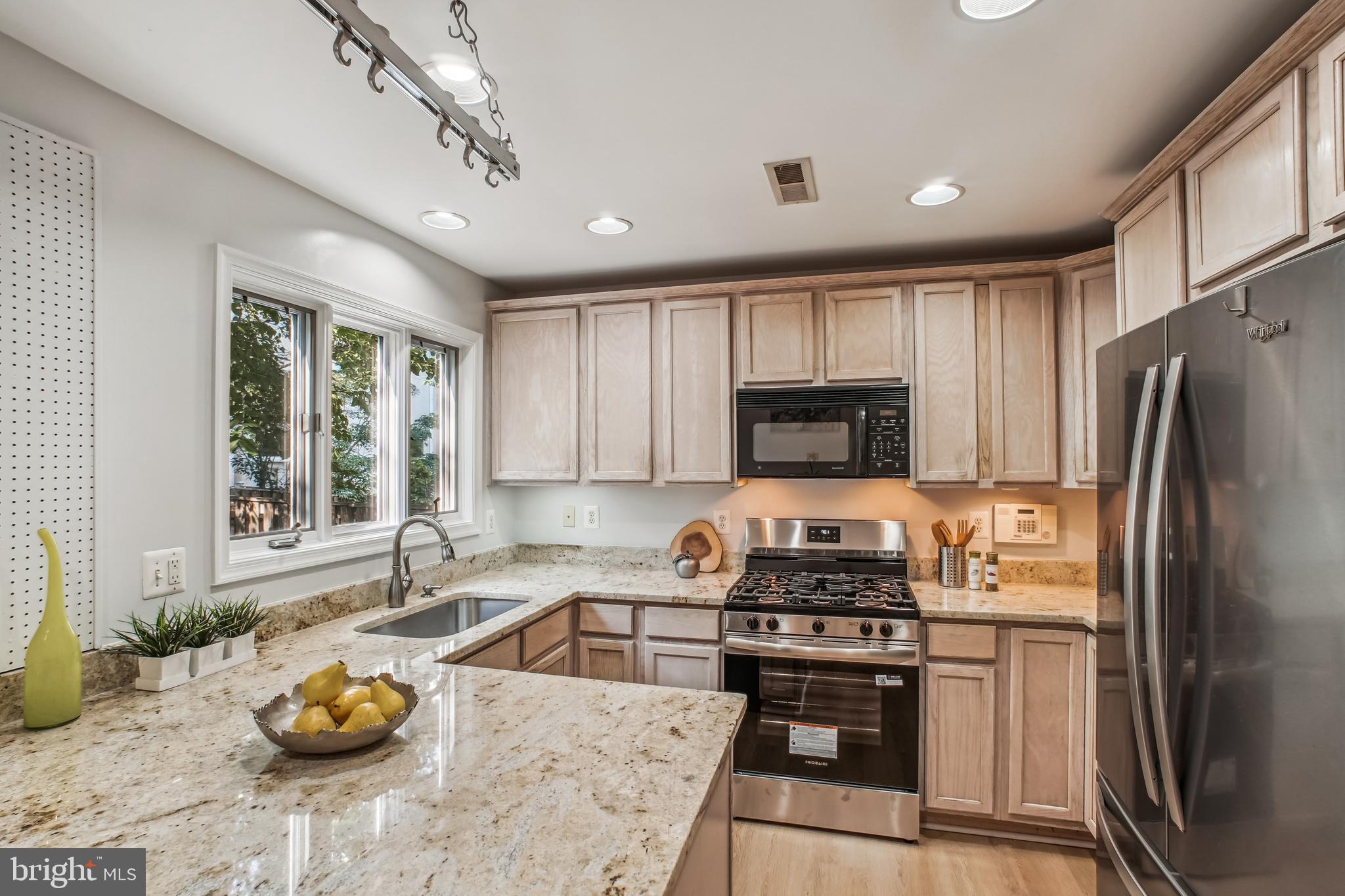 3818 WHITE POST COURT