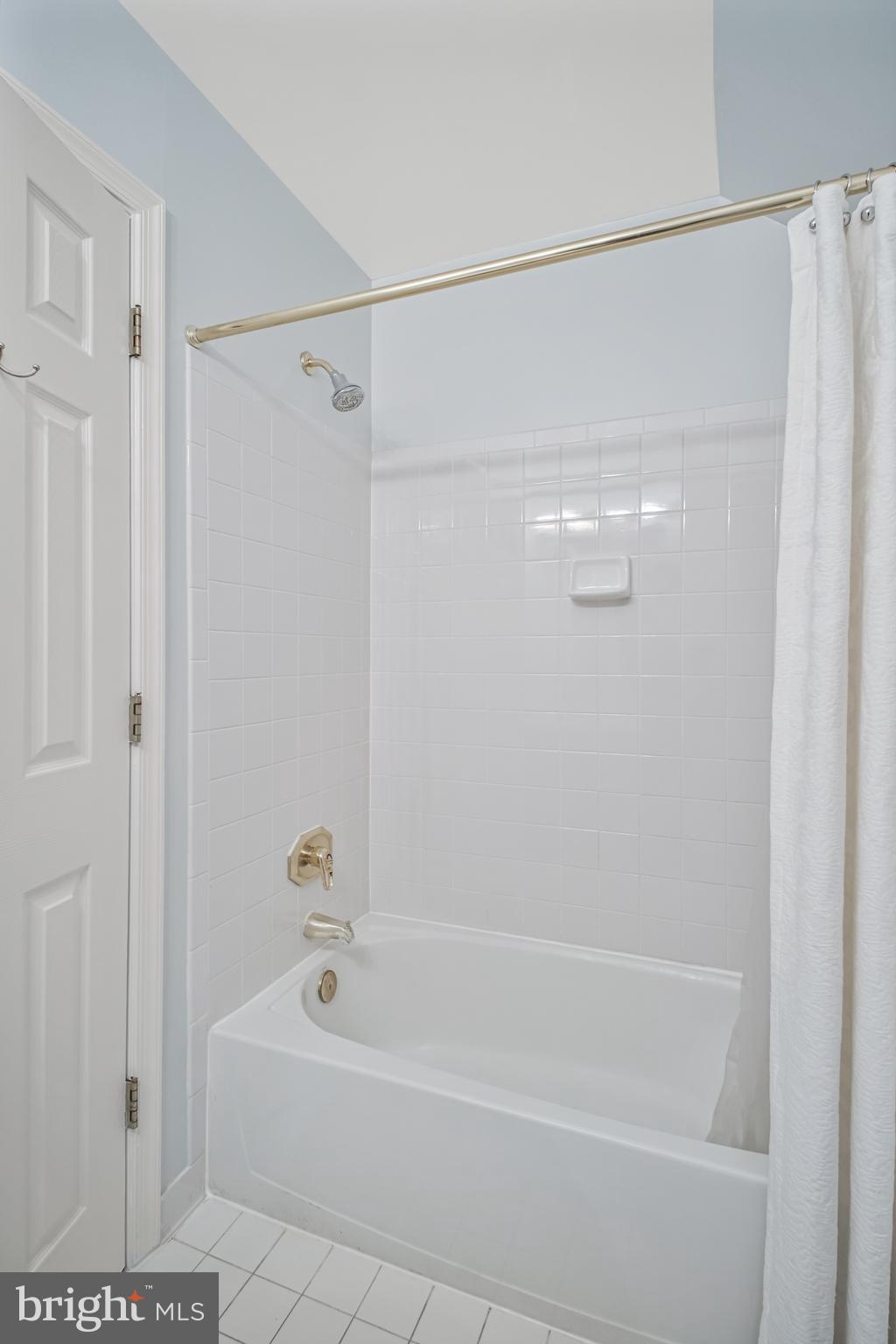 3818 WHITE POST COURT