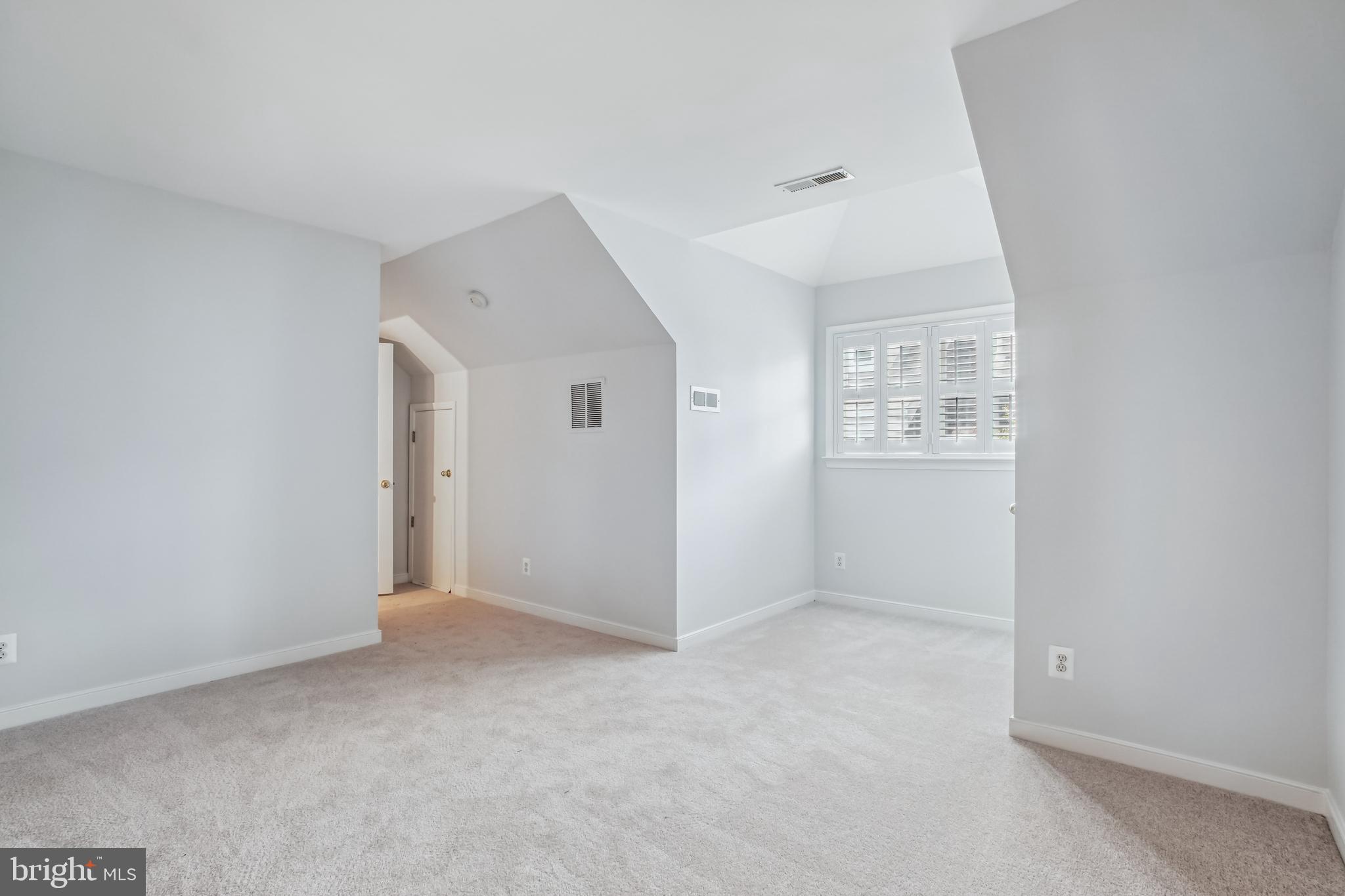 3818 WHITE POST COURT