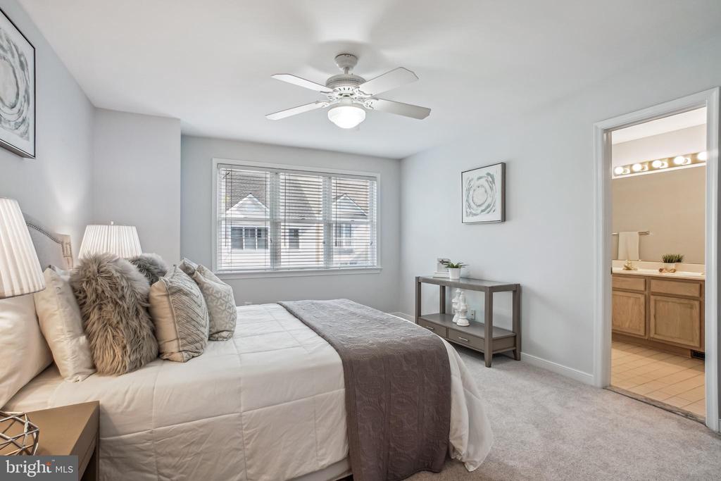 3818 WHITE POST COURT