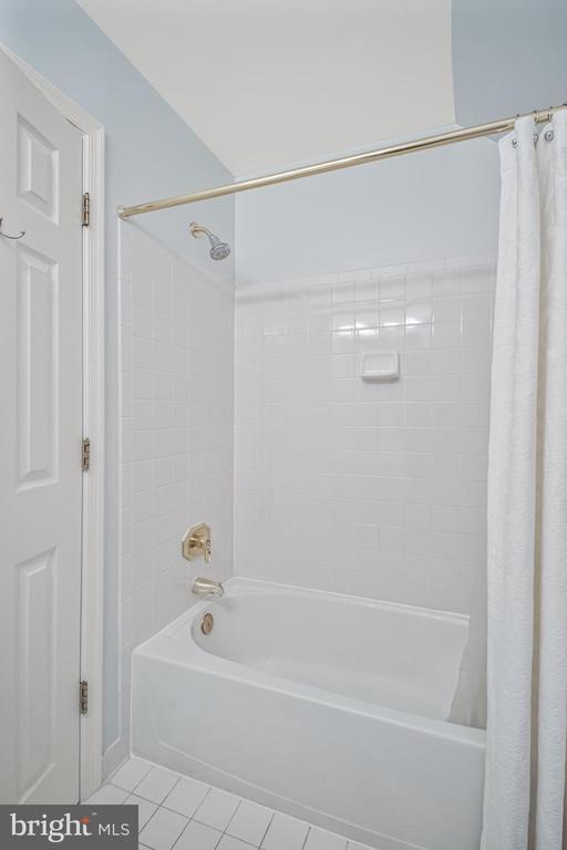 3818 WHITE POST COURT