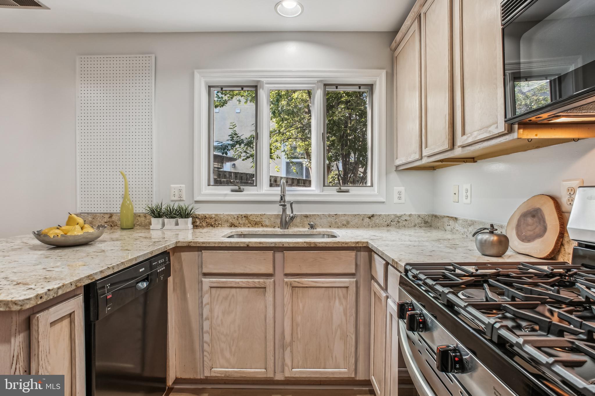 3818 WHITE POST COURT