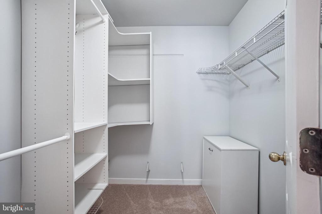 3818 WHITE POST COURT