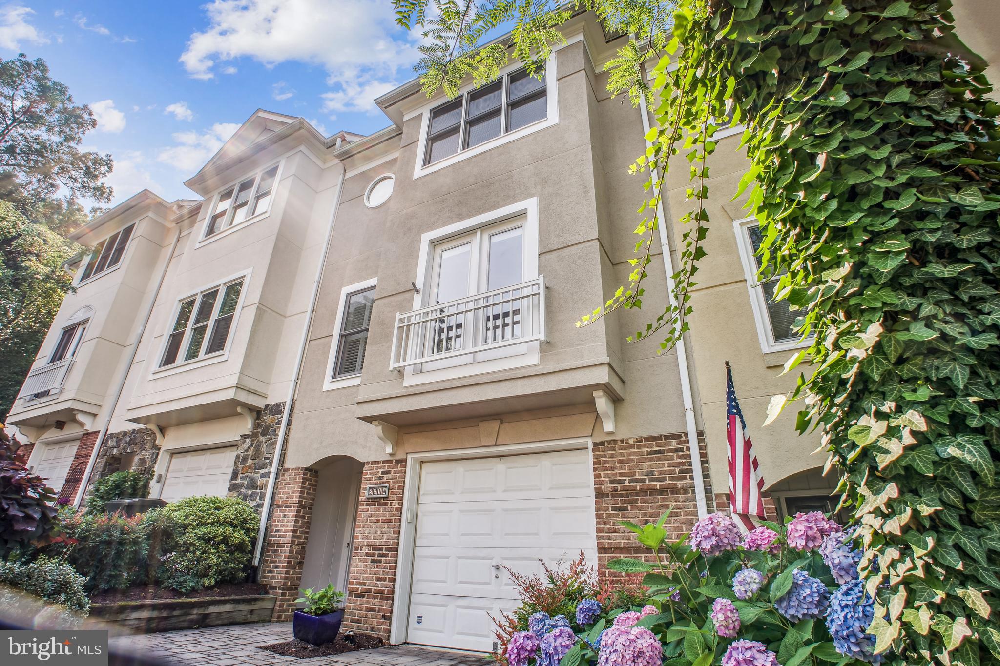 3818 WHITE POST COURT