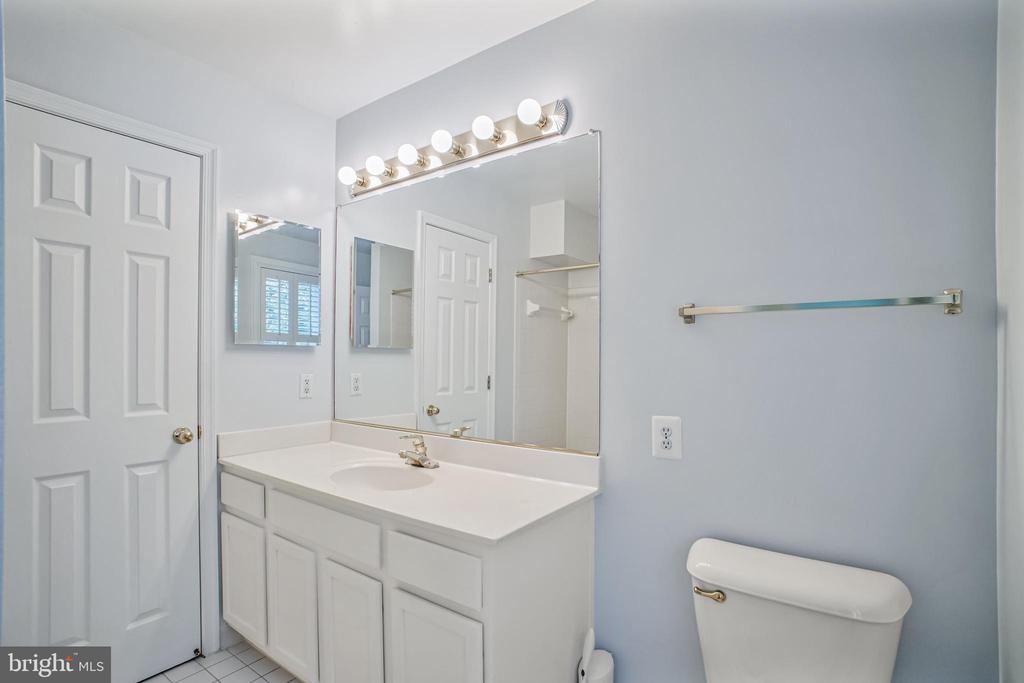 3818 WHITE POST COURT