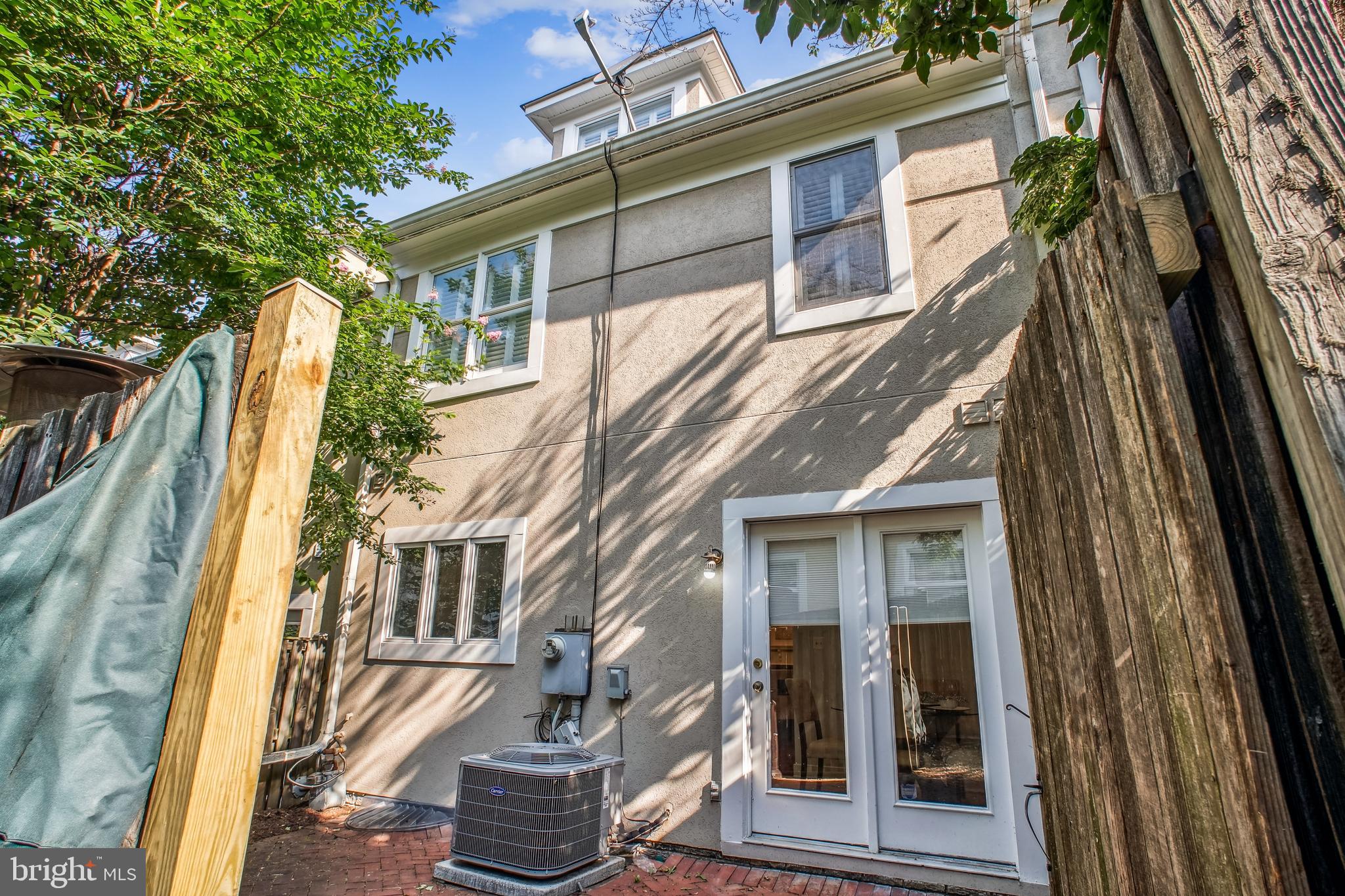 3818 WHITE POST COURT