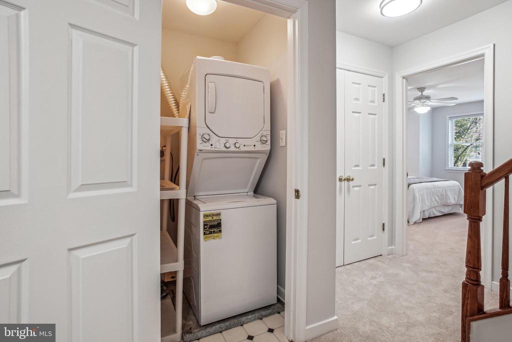 3818 WHITE POST COURT