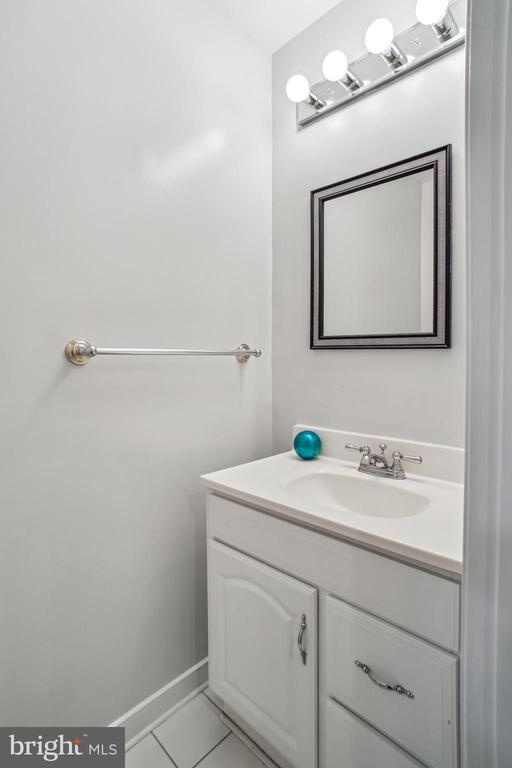 3818 WHITE POST COURT