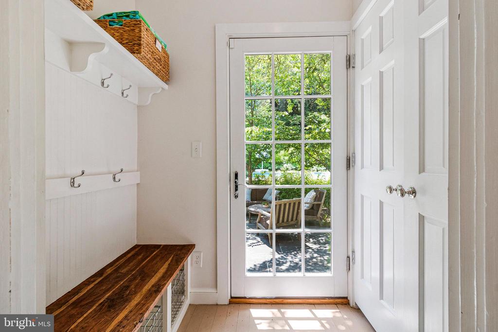 412 N VIEW TERRACE
