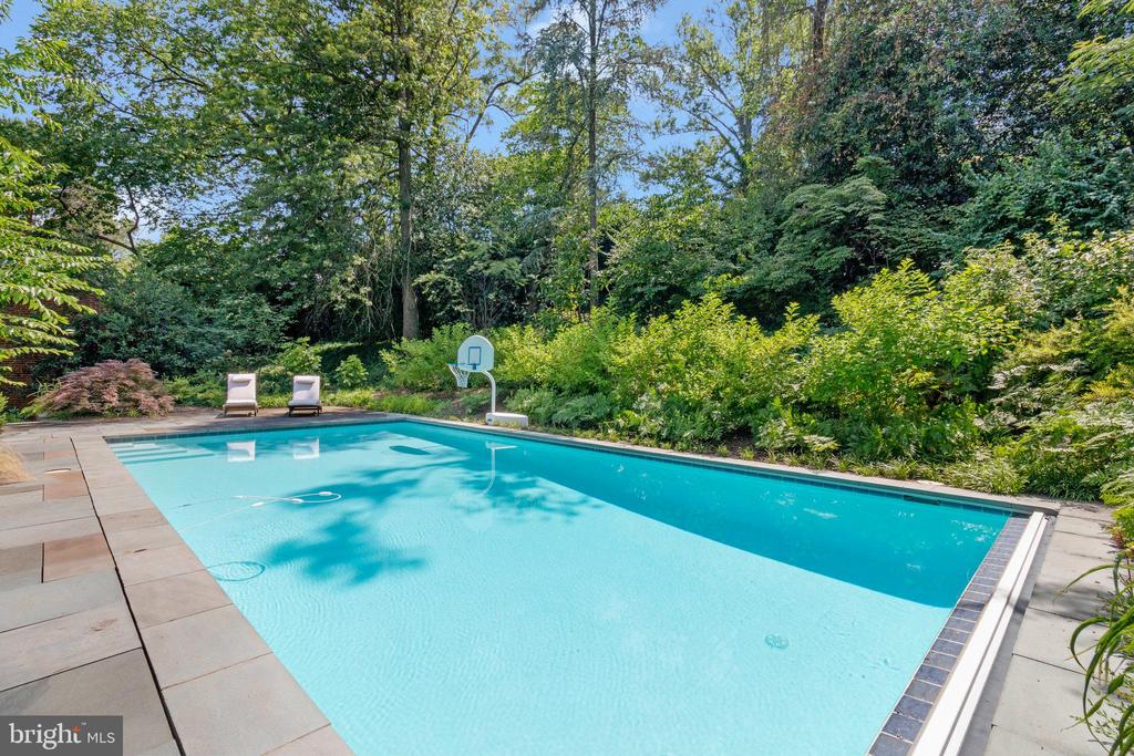 412 N VIEW TERRACE