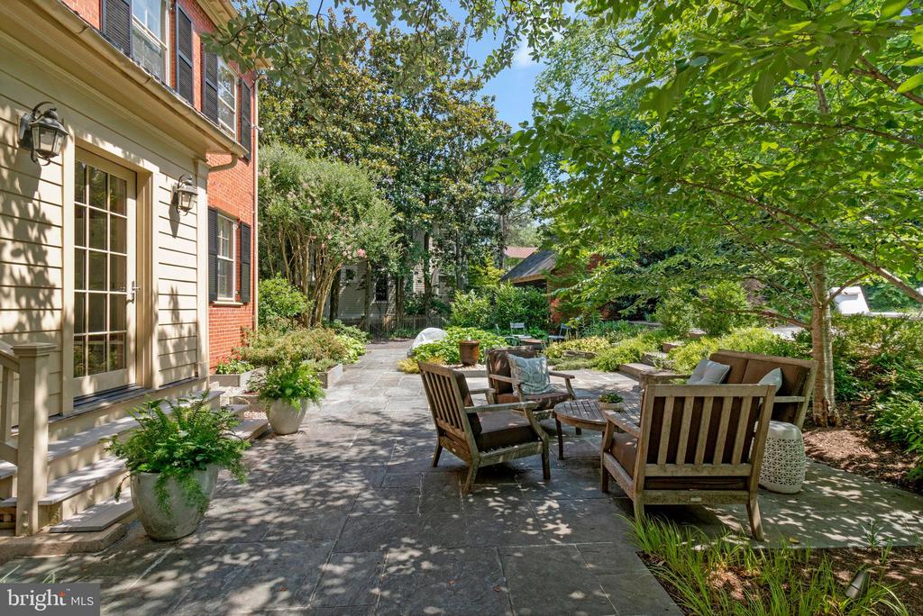 412 N VIEW TERRACE