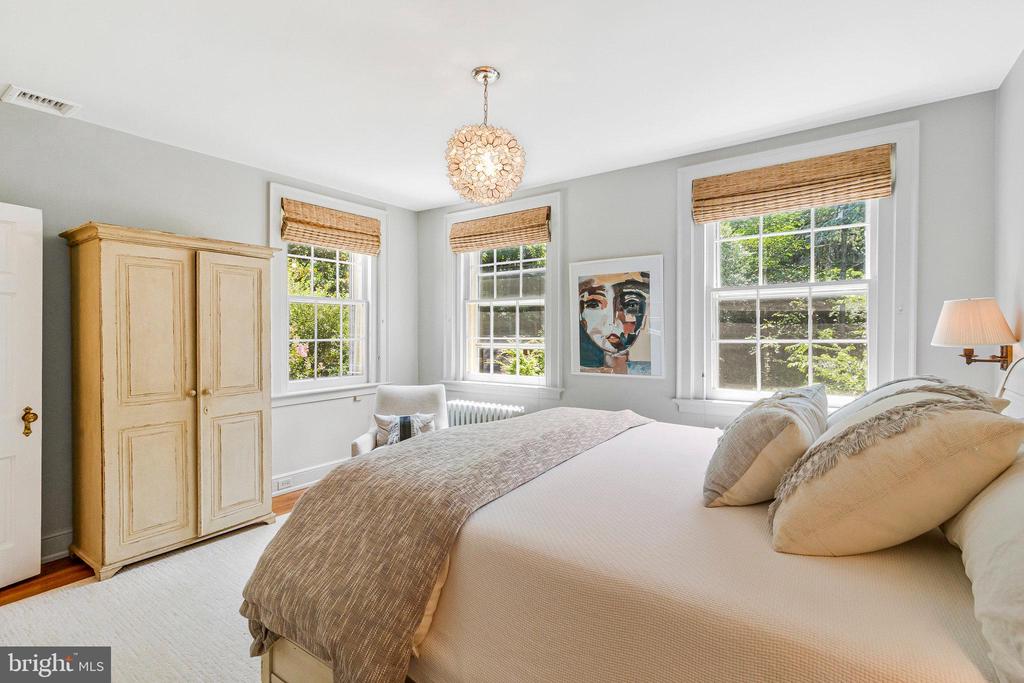 412 N VIEW TERRACE
