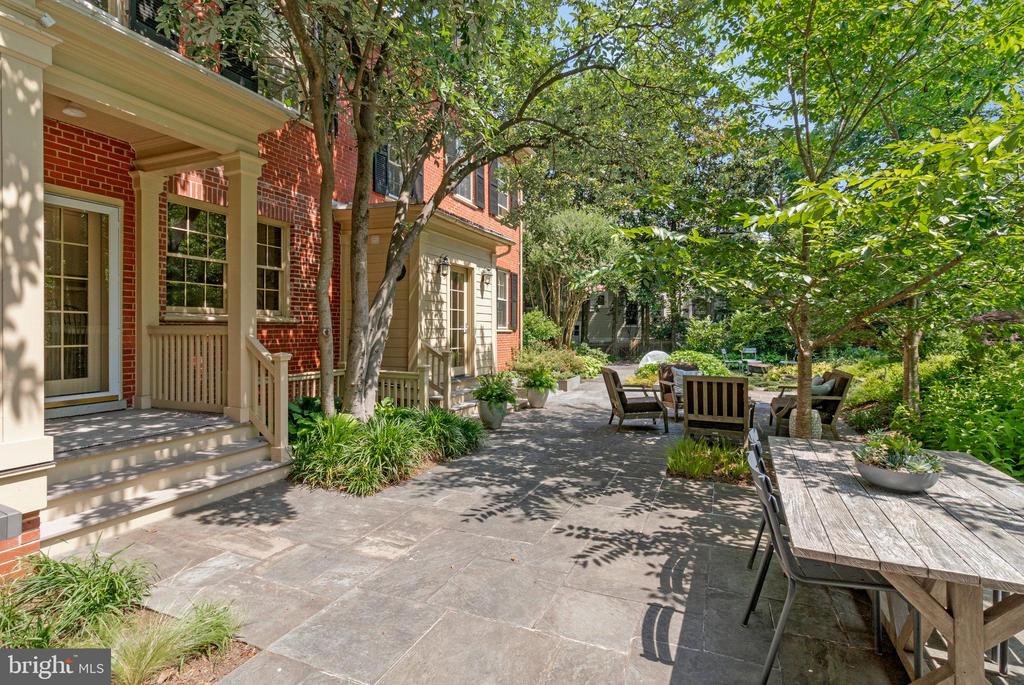 412 N VIEW TERRACE