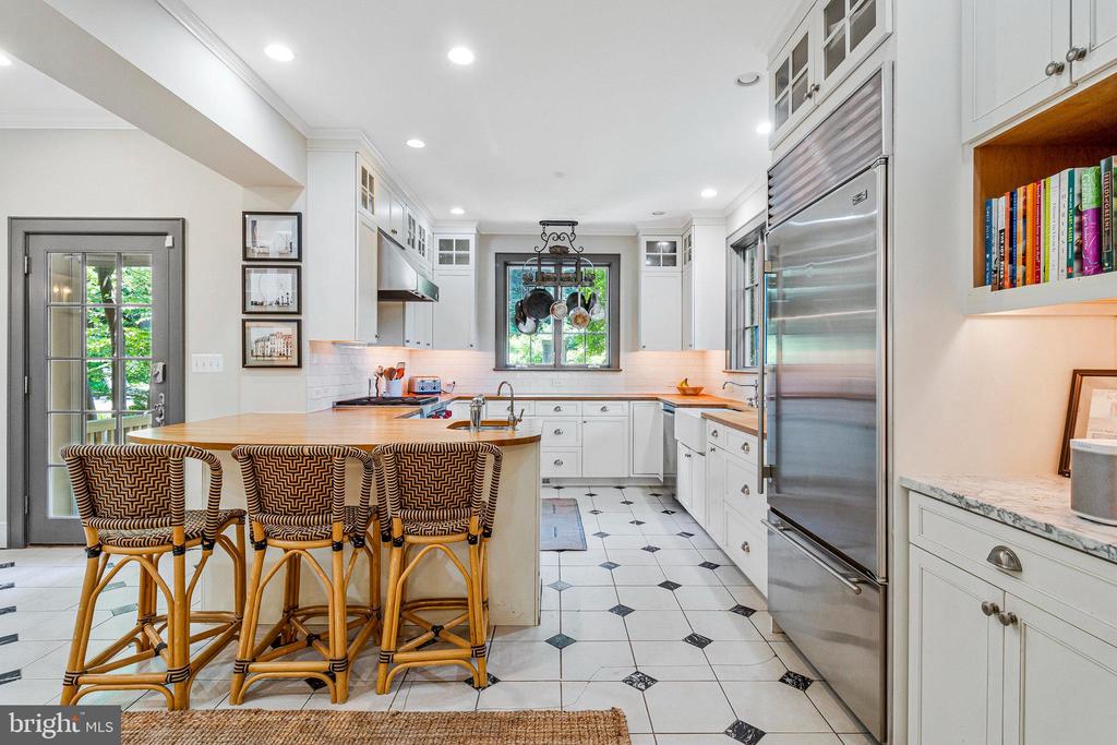 412 N VIEW TERRACE