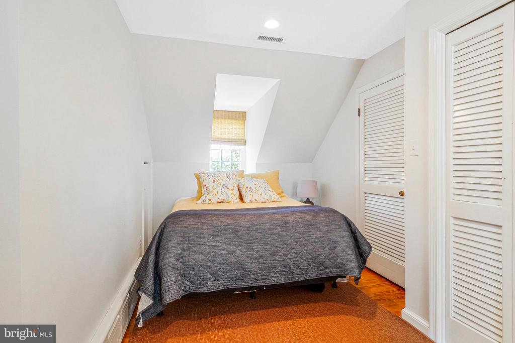 412 N VIEW TERRACE
