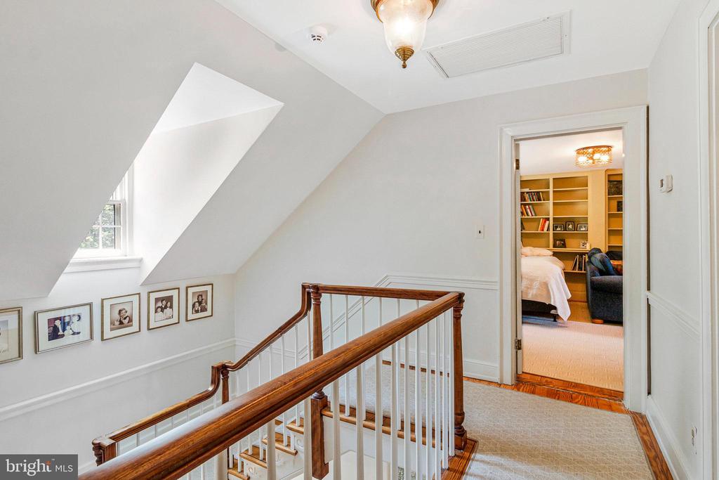412 N VIEW TERRACE