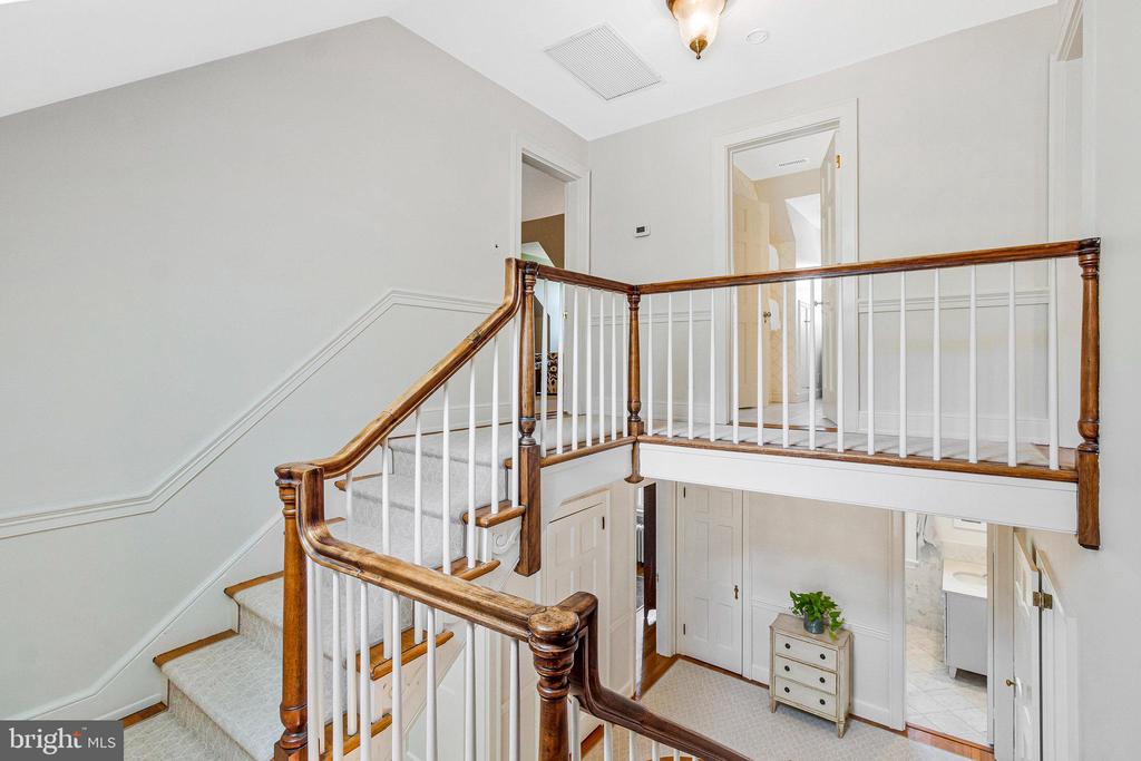 412 N VIEW TERRACE