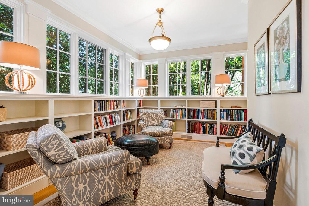 412 N VIEW TERRACE