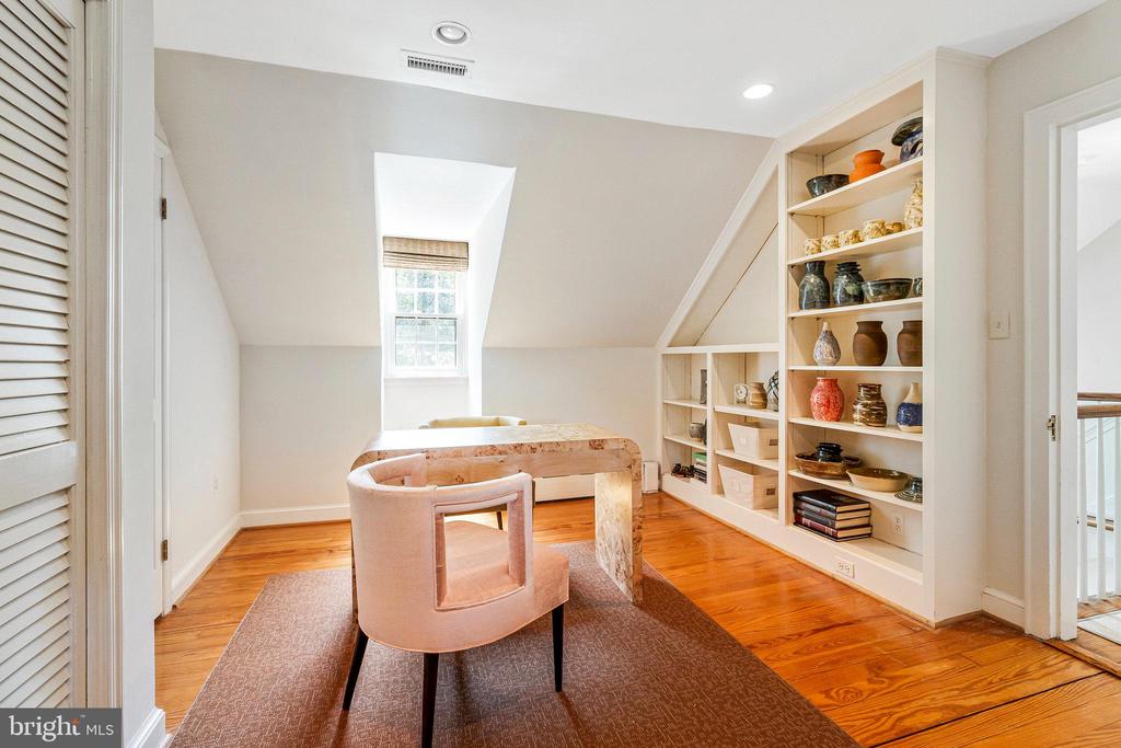 412 N VIEW TERRACE