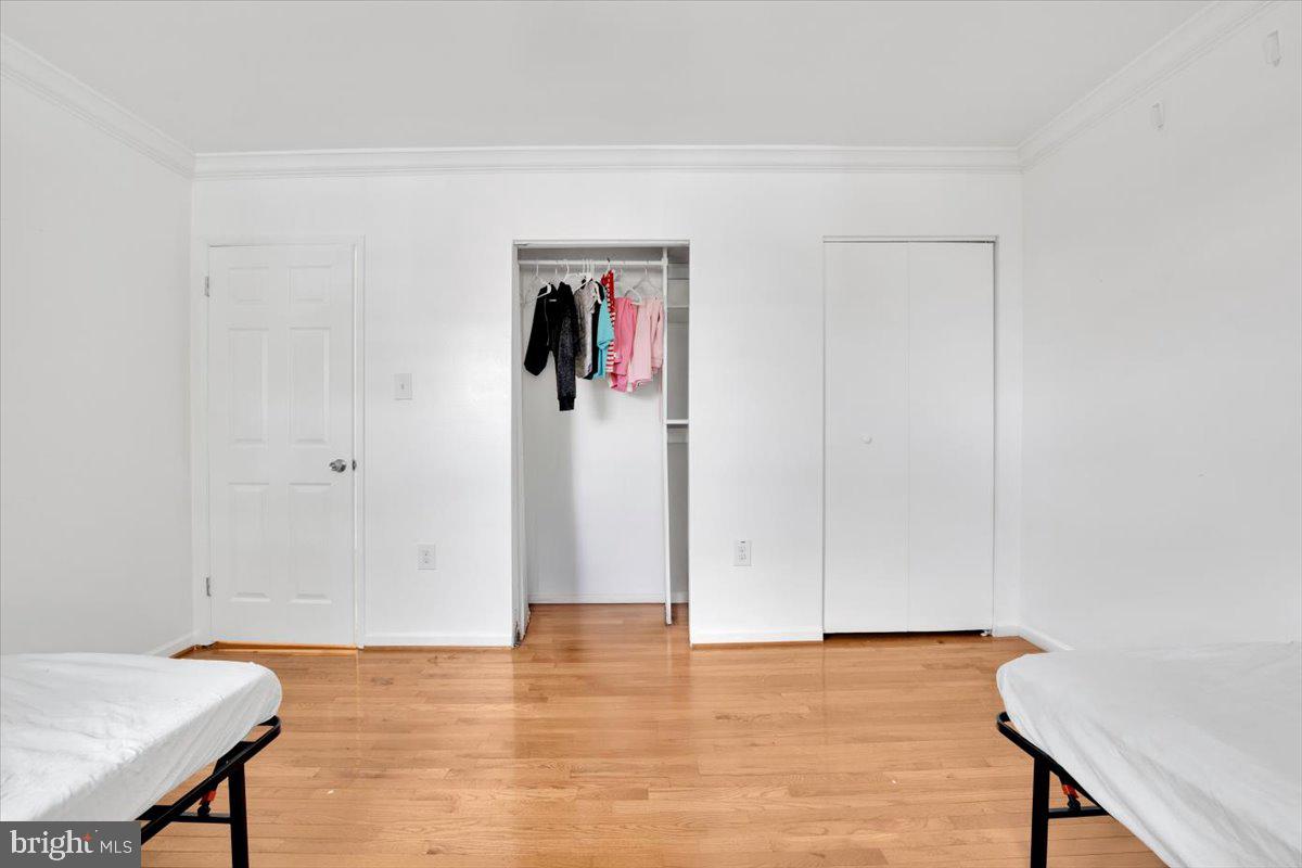 5904 MAYFLOWER COURT