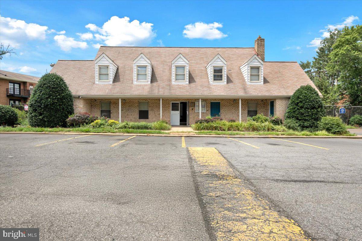 5904 MAYFLOWER COURT