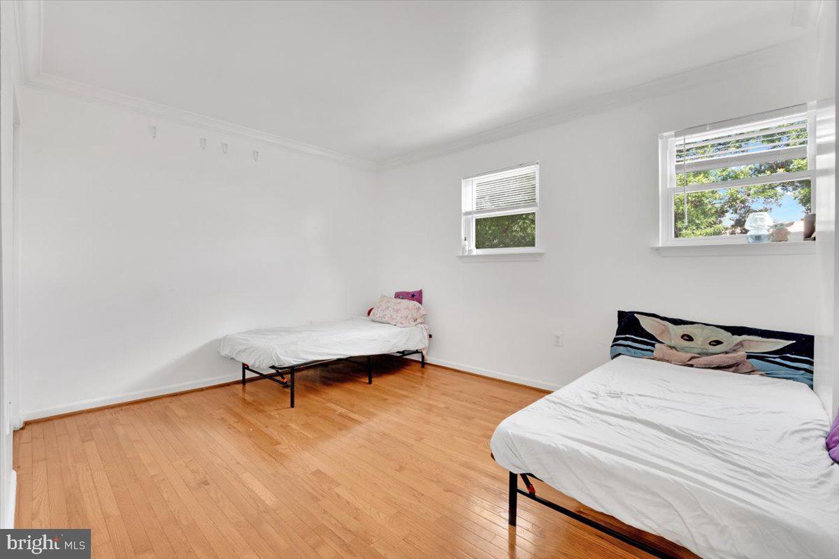 5904 MAYFLOWER COURT