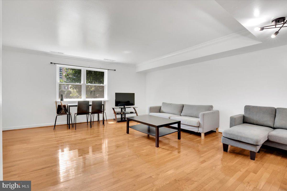 5904 MAYFLOWER COURT