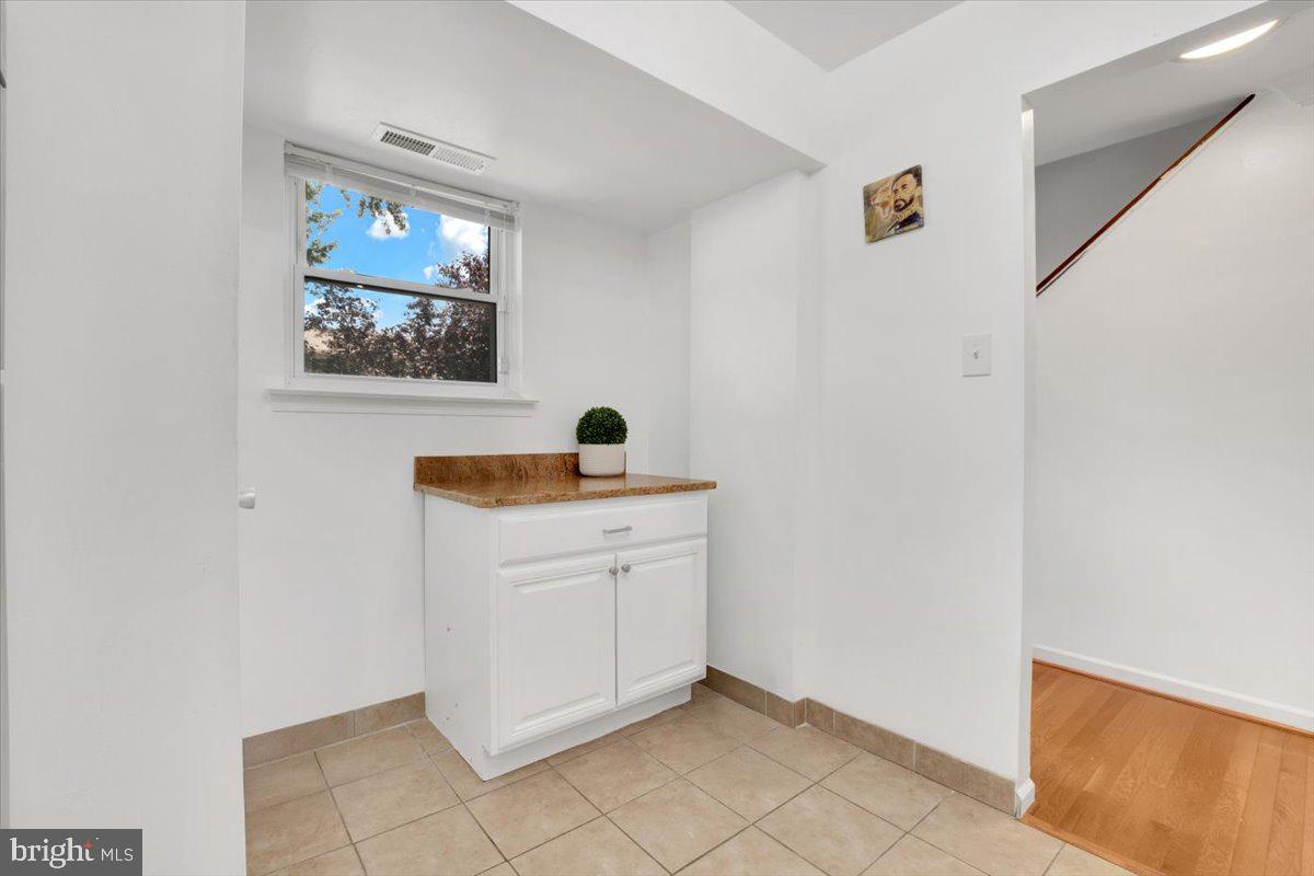 5904 MAYFLOWER COURT