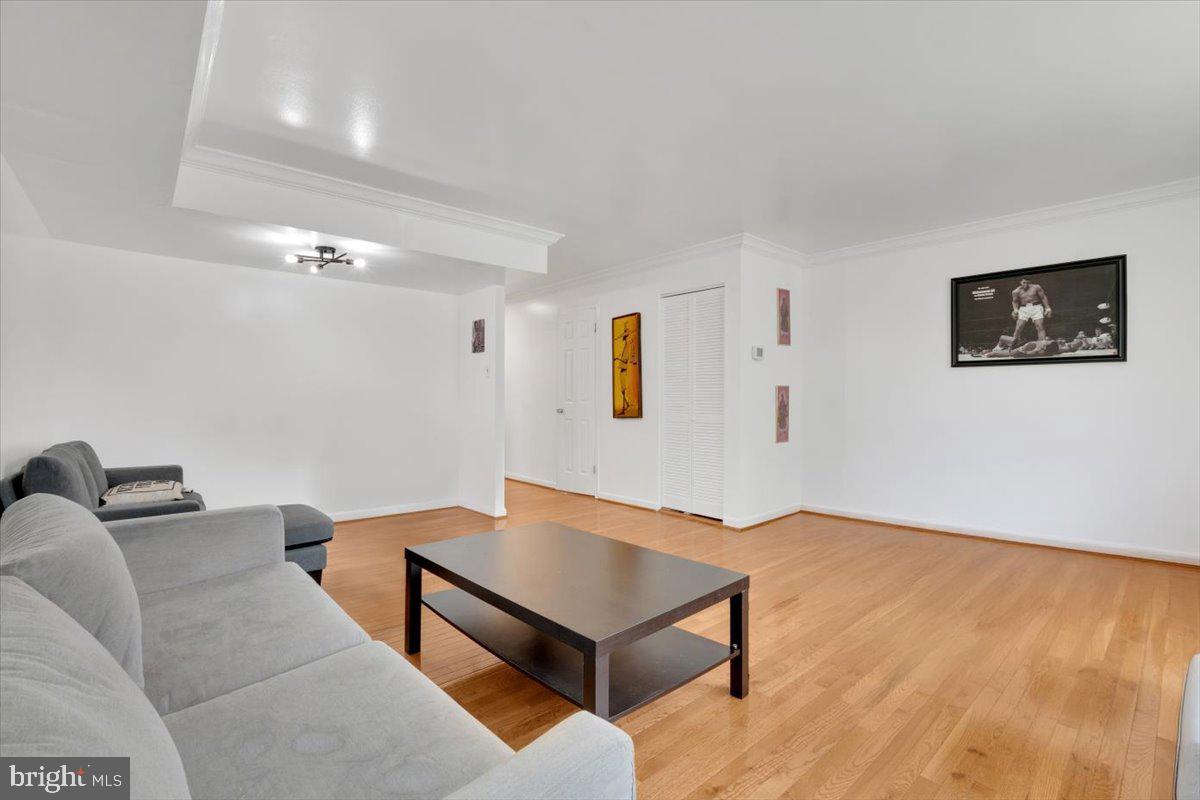 5904 MAYFLOWER COURT