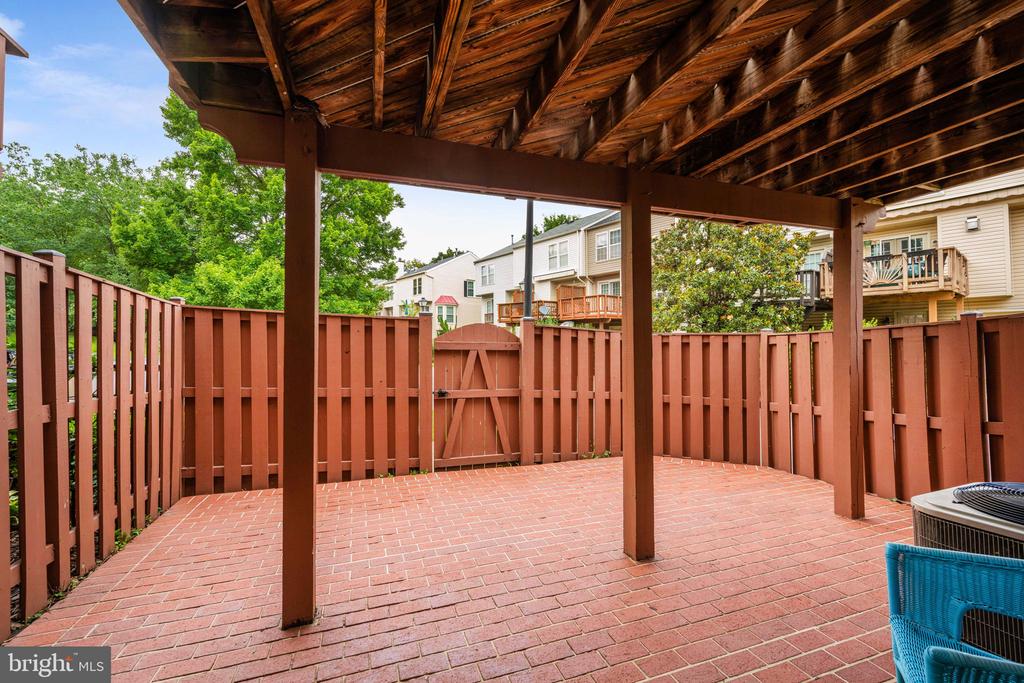 913 ROLFE PLACE